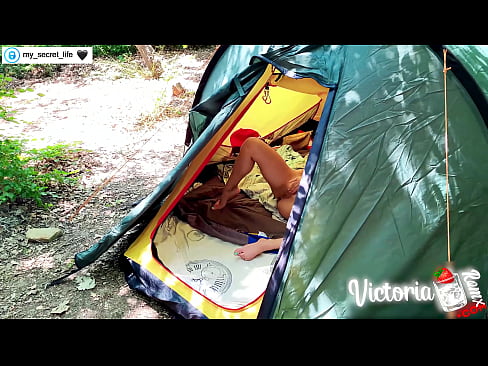 ❤️ ຖ່າຍໃນກ້ອງຖ່າຍຮູບ Passionate jerk off Stranger in a tent ❤️❌ ໜັງໂປ້ ຢູ່ພວກເຮົາ ❌❤